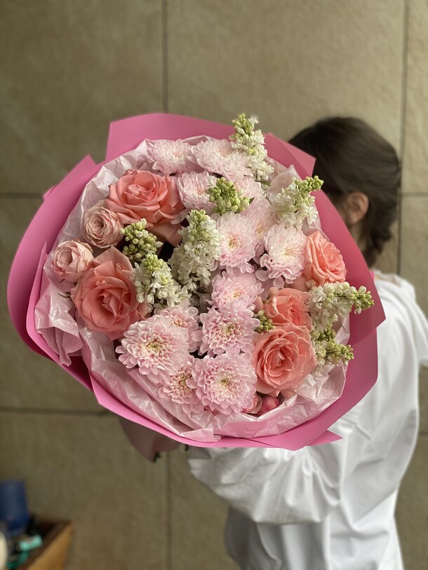 Воздушный букет с белой сиренью, артикул F1421390 - 6300 рублей, доставка по городу. Flawery - доставка цветов