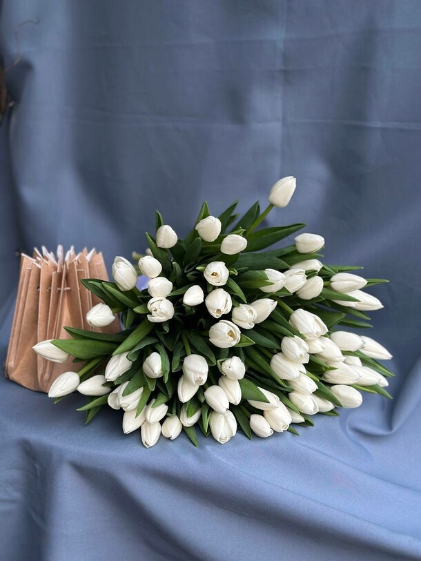 Выражая восхищение, артикул F1487587 - 12400 рублей, доставка по городу. Flawery - доставка цветов