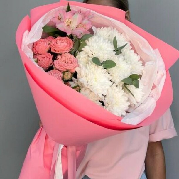 Букет из кустовой розы, хризантемы и альстромерии, артикул F1469010 - 3800 рублей, доставка по городу. Flawery - доставка цветов