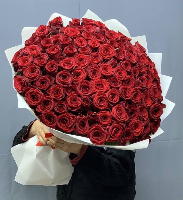 Красные розы 101шт, артикул F1504764 - 29543 рублей, доставка по городу. Flawery - доставка цветов