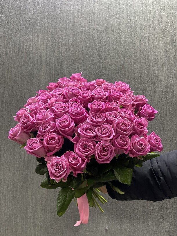 Розы аква 51шт, артикул F1524366 - 7501 рублей, доставка по городу. Flawery - доставка цветов