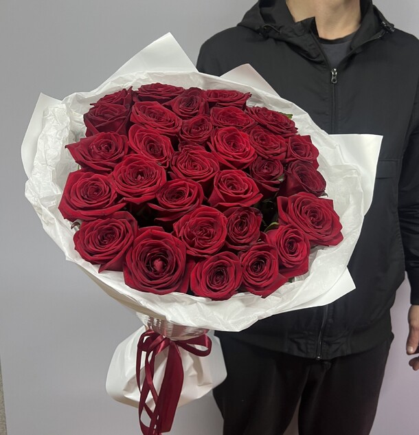 Красная роза 29 шт 70см, артикул F1481859 - 15236 рублей, доставка по городу. Flawery - доставка цветов
