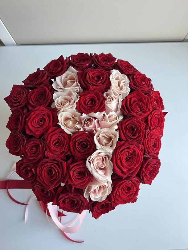 Любая цифра из роз, артикул F1490888 - 15927 рублей, доставка по городу. Flawery - доставка цветов