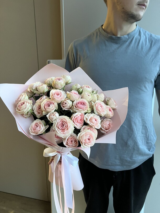 Кустовая роза кетти 9 шт, артикул F1491939 - 7795 рублей, доставка по городу. Flawery - доставка цветов