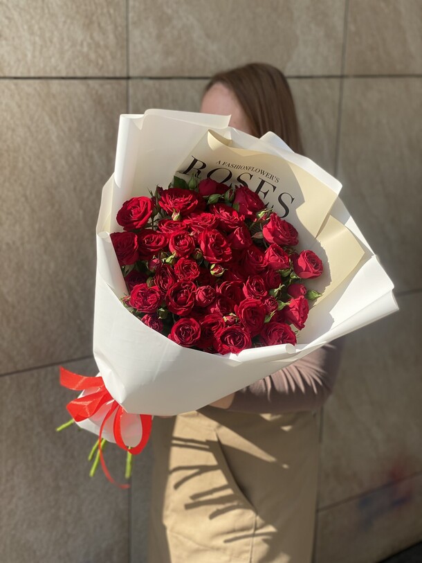 Красные пионовидные розы, артикул F1471570 - 4500 рублей, доставка по городу. Flawery - доставка цветов