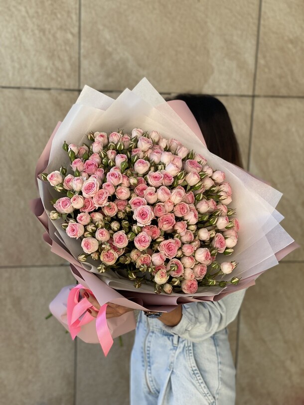 Розовые кустовые розы, артикул F1471601 - 18500 рублей, доставка по городу. Flawery - доставка цветов