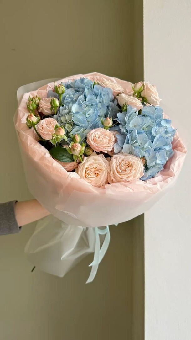 Гортензия и розы букет, артикул F1481966 - 5457 рублей, доставка по городу. Flawery - доставка цветов