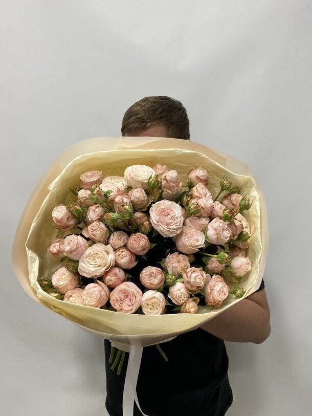 Розы кустовые пионовидные букет, артикул F1488962 - 9196 рублей, доставка по городу. Flawery - доставка цветов