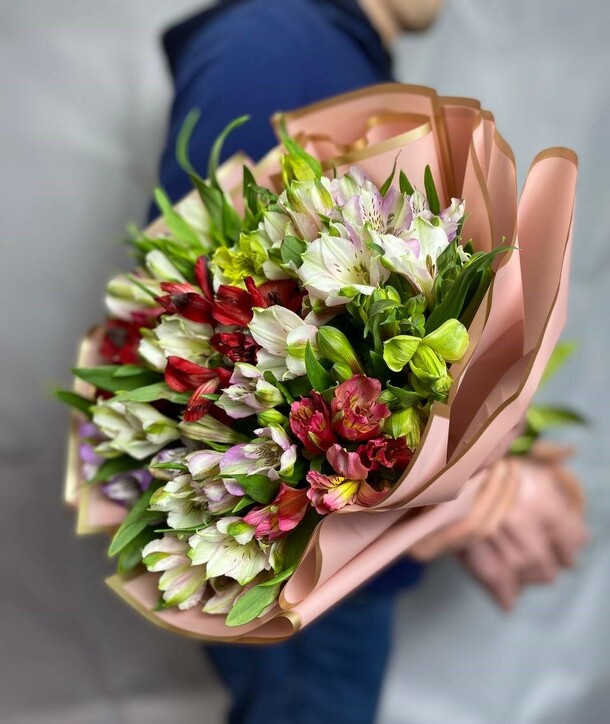 Букет из альстромерий, артикул F1265599 - 4900 рублей, доставка по городу. Flawery - доставка цветов