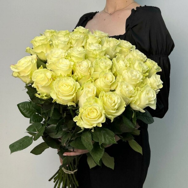 25 белых роз, артикул F1388422 - 9500 рублей, доставка по городу. Flawery - доставка цветов