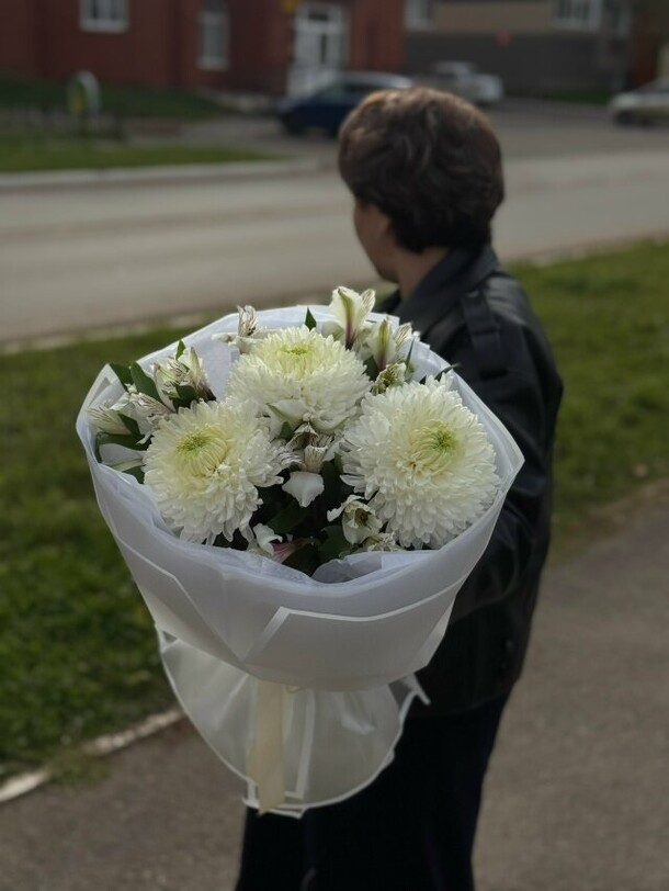 Хризантема с альстромерией, артикул F1474853 - 5115 рублей, доставка по городу. Flawery - доставка цветов