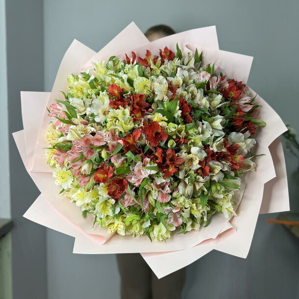 Букет 51 альстромерия🔥, артикул F1478956 - 18803 рублей, доставка по городу. Flawery - доставка цветов