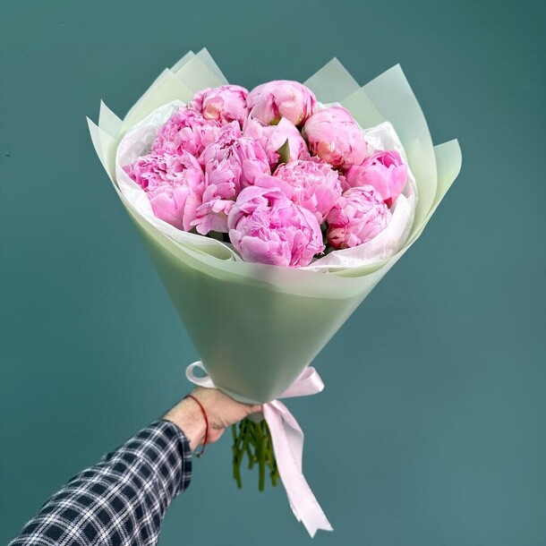 Пионы сара бернар 11 шт в упаковке, артикул F1479933 - 17394 рублей, доставка по городу. Flawery - доставка цветов