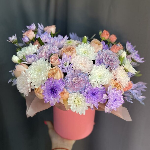 Сиреневый микс в боксе, артикул F1480186 - 7049 рублей, доставка по городу. Flawery - доставка цветов