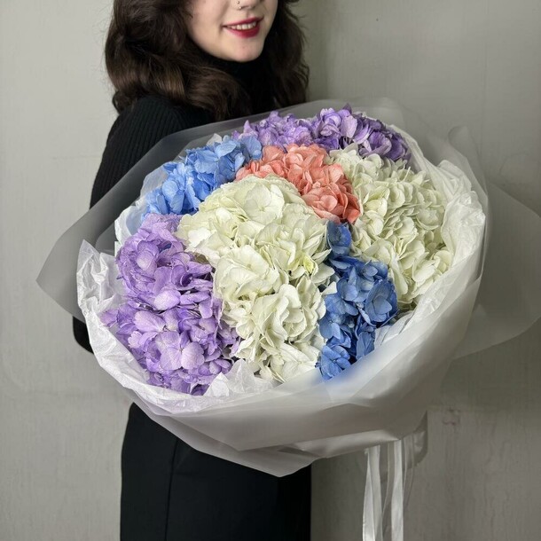 Букет из 7 гортензий микс, артикул F1480198 - 9016 рублей, доставка по городу. Flawery - доставка цветов