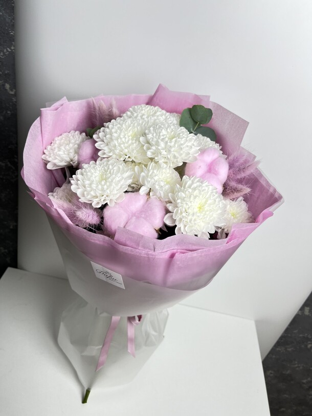 Букет хризантем и хлопок, артикул F1480262 - 3785 рублей, доставка по городу. Flawery - доставка цветов