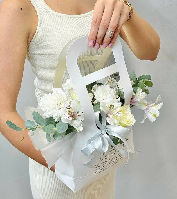 Цветы в коробке нежность, артикул F1497624 - 4895 рублей, доставка по городу. Flawery - доставка цветов