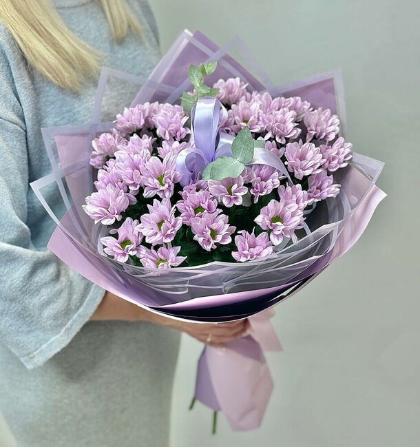 Букет из 5 розовых хризантем, артикул F1497632 - 4650 рублей, доставка по городу. Flawery - доставка цветов