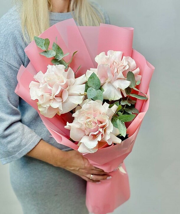 Букет из 3 французских роз, артикул F1497657 - 3290 рублей, доставка по городу. Flawery - доставка цветов