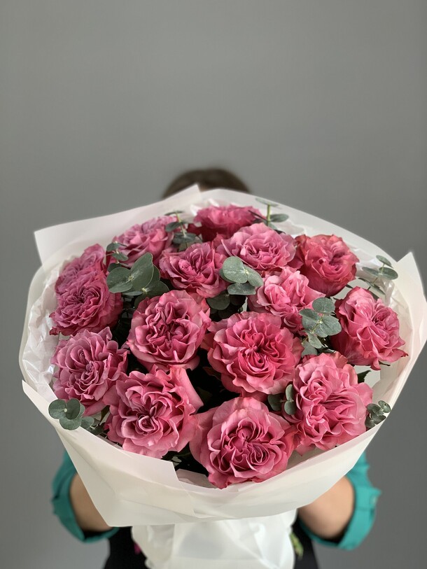 Букет из розовых роз, артикул F1479020 - 7095 рублей, доставка по городу. Flawery - доставка цветов