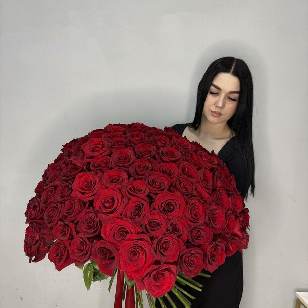 Букет из 101 розы, артикул F1497520 - 60500 рублей, доставка по городу. Flawery - доставка цветов