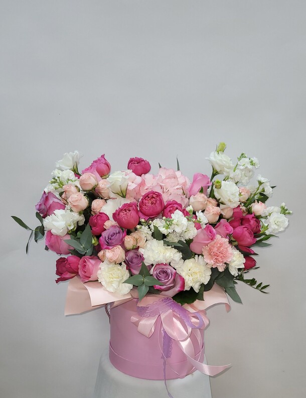 Композиция "розовый шик", артикул F1304172 - 10835 рублей, доставка по городу. Flawery - доставка цветов