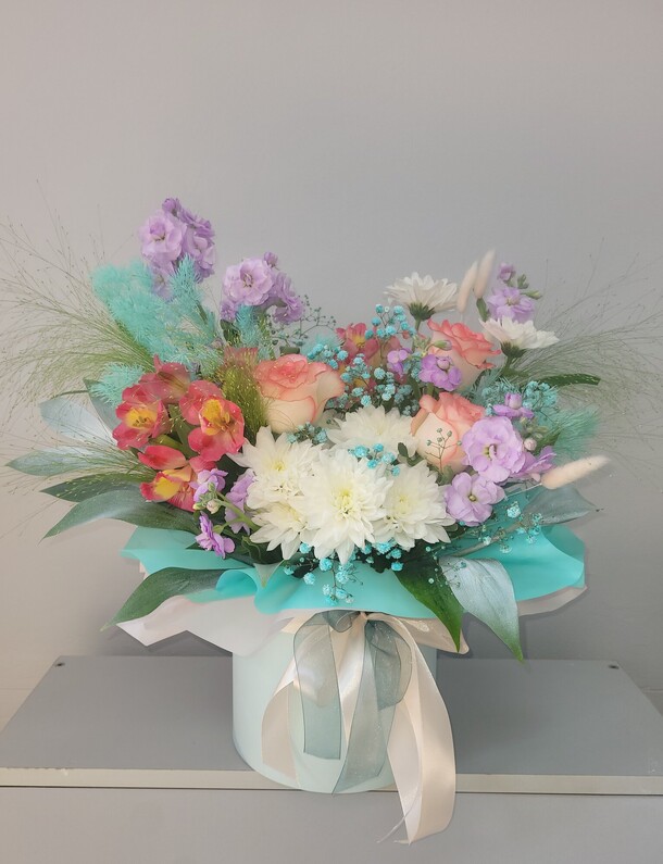 Композиция в коробке "лазурь"., артикул F1322093 - 4708 рублей, доставка по городу. Flawery - доставка цветов