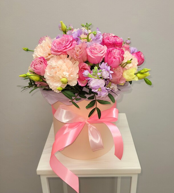 Композиция в коробке "чудесное настроение"., артикул F1387094 - 5995 рублей, доставка по городу. Flawery - доставка цветов