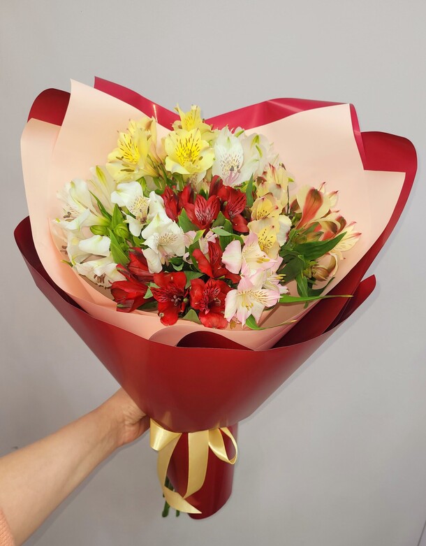 Букет из альстромерии, артикул F1425254 - 2805 рублей, доставка по городу. Flawery - доставка цветов