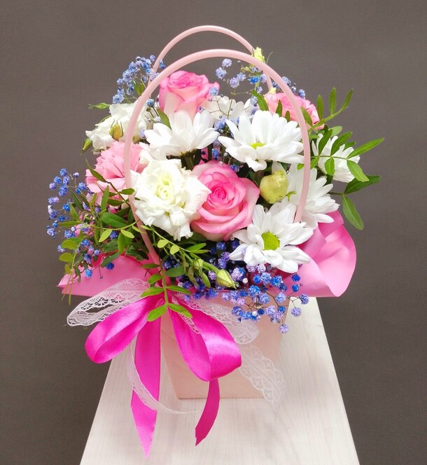 Сумочка с цветами, артикул F1452600 - 2145 рублей, доставка по городу. Flawery - доставка цветов