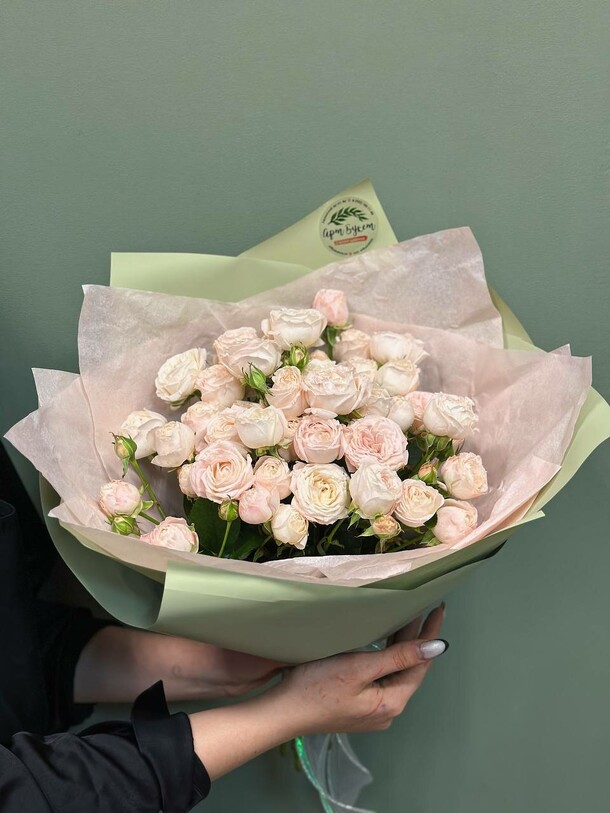 9 кустовых пионовидных роз, артикул F1127900 - 6300 рублей, доставка по городу. Flawery - доставка цветов