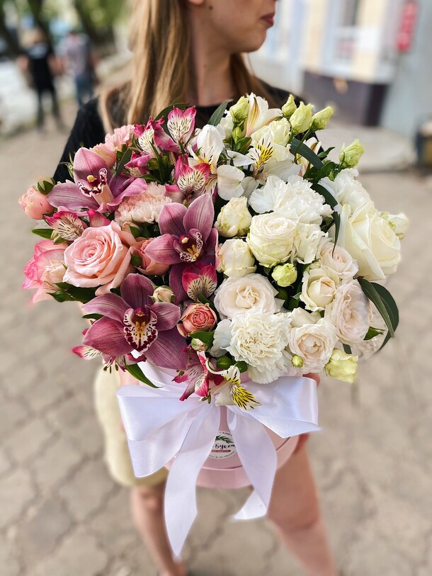 Коробка charmante с орхидеей, артикул F1127930 - 6775 рублей, доставка по городу. Flawery - доставка цветов