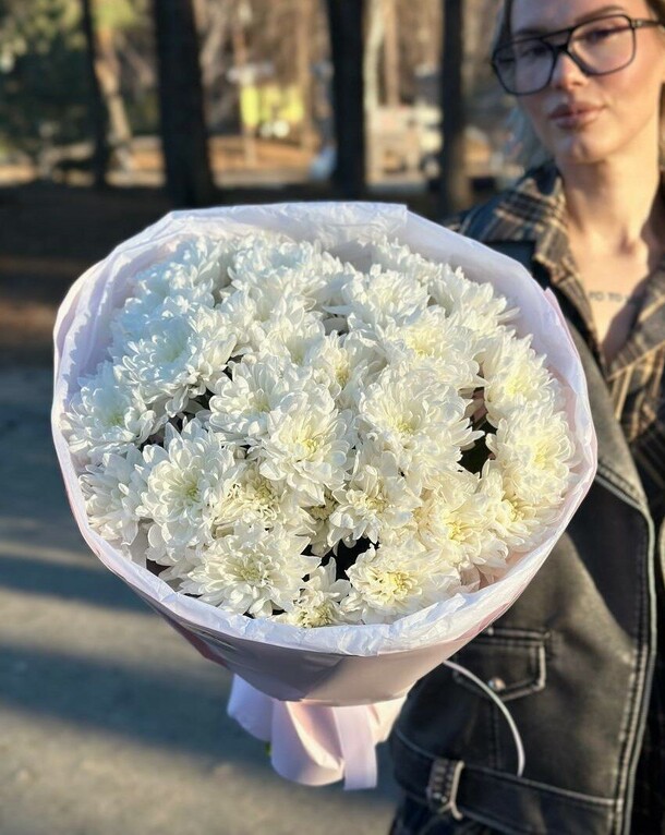 7 кустовых хризантем, артикул F1128088 - 3450 рублей, доставка по городу. Flawery - доставка цветов