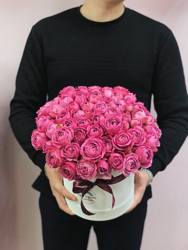 Коробка пионовидных кустовых роз, артикул F1128117 - 7350 рублей, доставка по городу. Flawery - доставка цветов