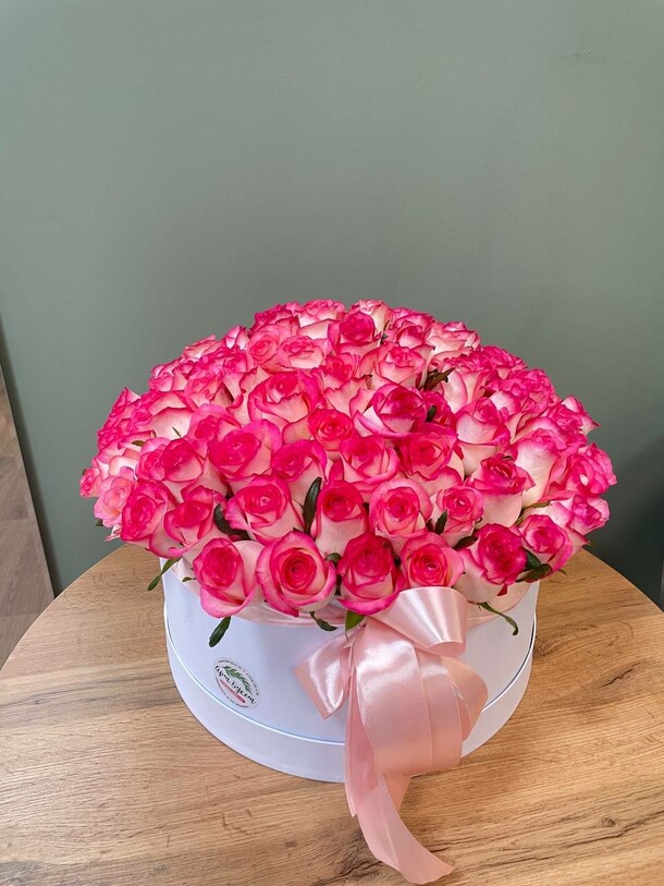 101 розовая роза в коробке, артикул F1130930 - 16850 рублей, доставка по городу. Flawery - доставка цветов