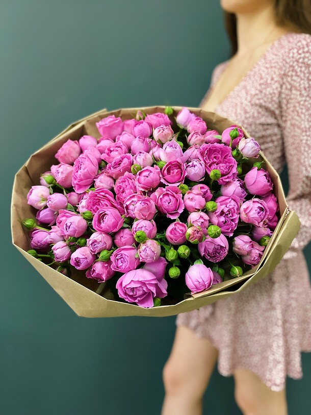 25 кустовых пионовидных роз, артикул F1133945 - 15990 рублей, доставка по городу. Flawery - доставка цветов