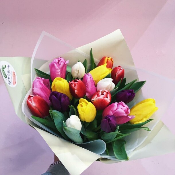 15 тюльпанов микс, артикул F1147953 - 4000 рублей, доставка по городу. Flawery - доставка цветов