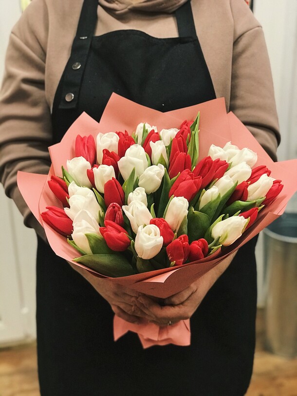 51 тюльпан микс, артикул F1166819 - 10690 рублей, доставка по городу. Flawery - доставка цветов