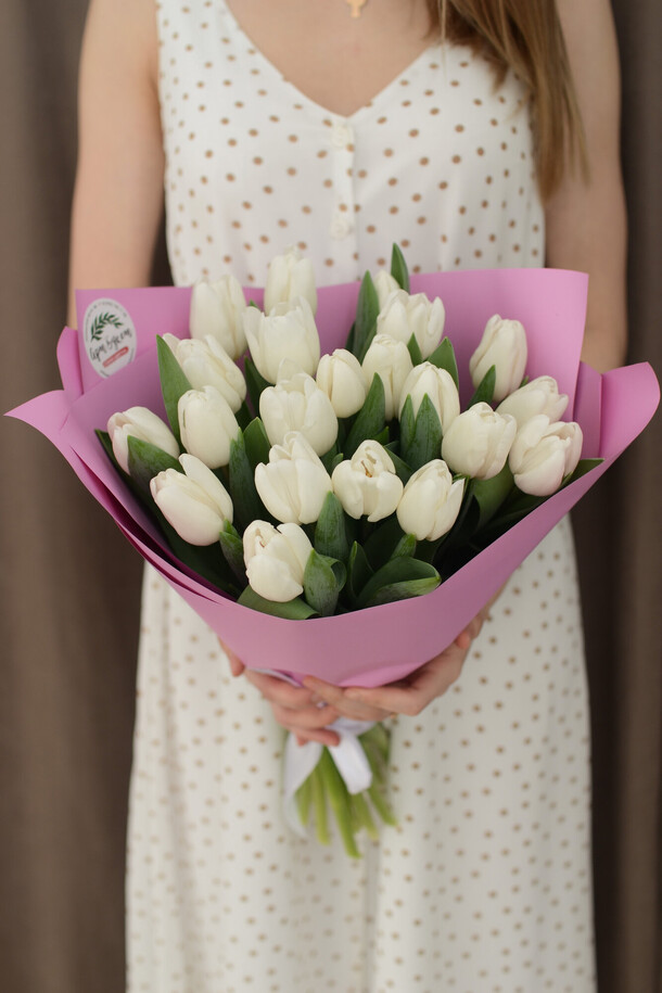 21 тюльпан любимой, артикул F1166821 - 4450 рублей, доставка по городу. Flawery - доставка цветов