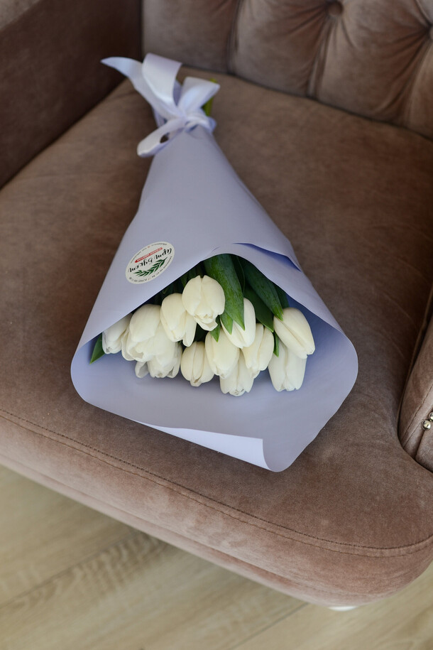 11 белых тюльпанов, артикул F1166828 - 2290 рублей, доставка по городу. Flawery - доставка цветов