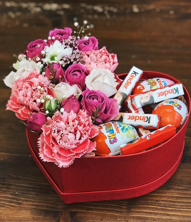 Коробка со сладостями «love» ️, артикул F1238838 - 3850 рублей, доставка по городу. Flawery - доставка цветов