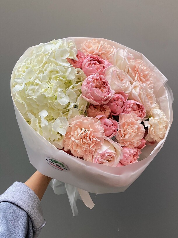 "любовь" с гортензией и джульеттой, артикул F1345876 - 4620 рублей, доставка по городу. Flawery - доставка цветов