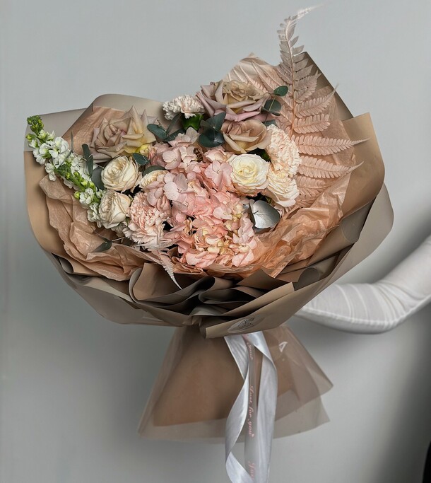 "пастель" с гортензией и сухоцветами, артикул F1378382 - 5560 рублей, доставка по городу. Flawery - доставка цветов