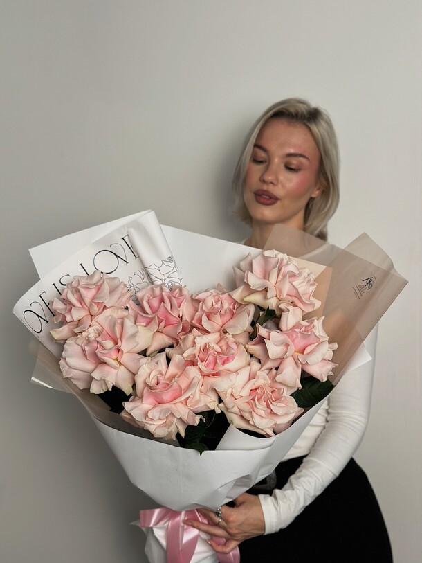 9 розовых французских роз, артикул F1378384 - 5040 рублей, доставка по городу. Flawery - доставка цветов