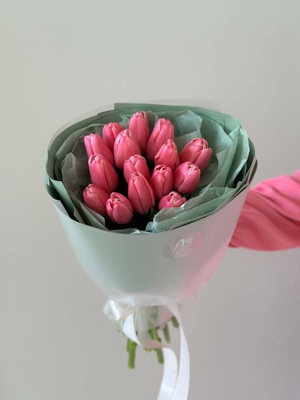 15 розовых тюльпанов, артикул F1389005 - 3390 рублей, доставка по городу. Flawery - доставка цветов