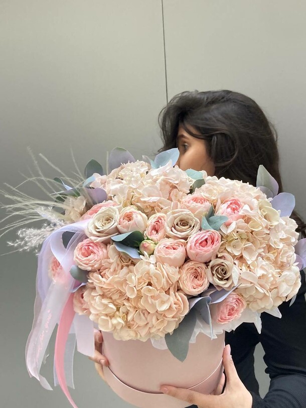 Коробка "pink", артикул F1418564 - 10000 рублей, доставка по городу. Flawery - доставка цветов