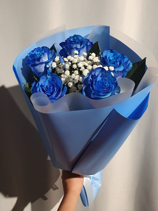 Букет роз «голубое небо», артикул F1479062 - 2575 рублей, доставка по городу. Flawery - доставка цветов