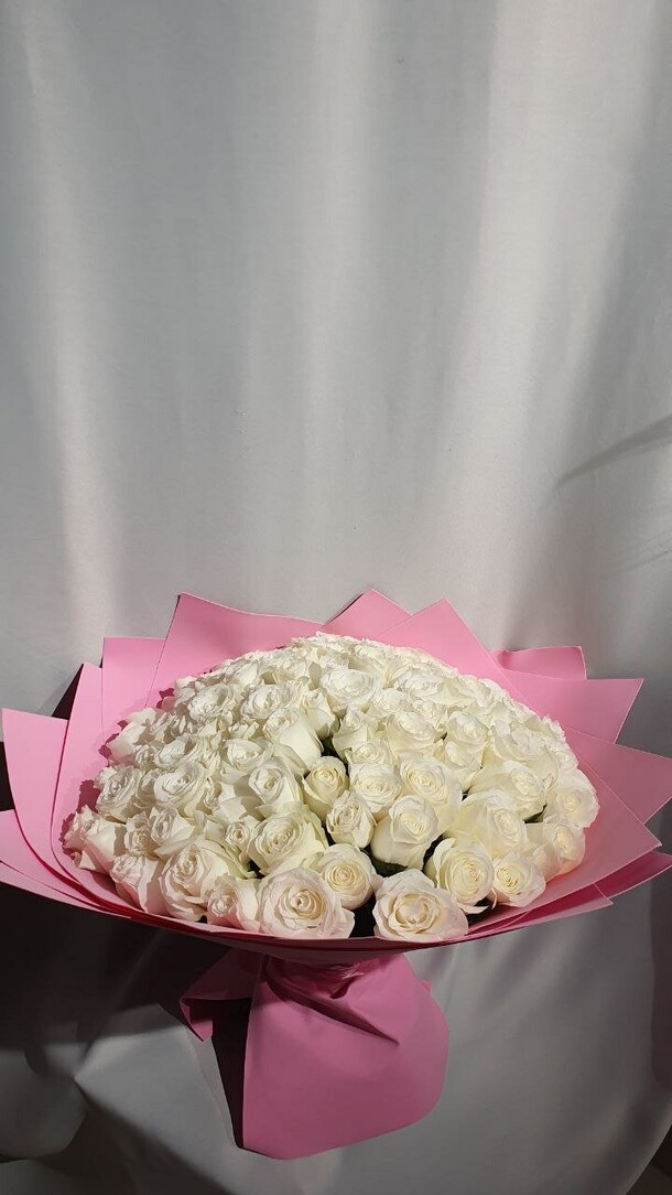 Букет роз 101 белоснежная, артикул F1535596 - 33900 рублей, доставка по городу. Flawery - доставка цветов