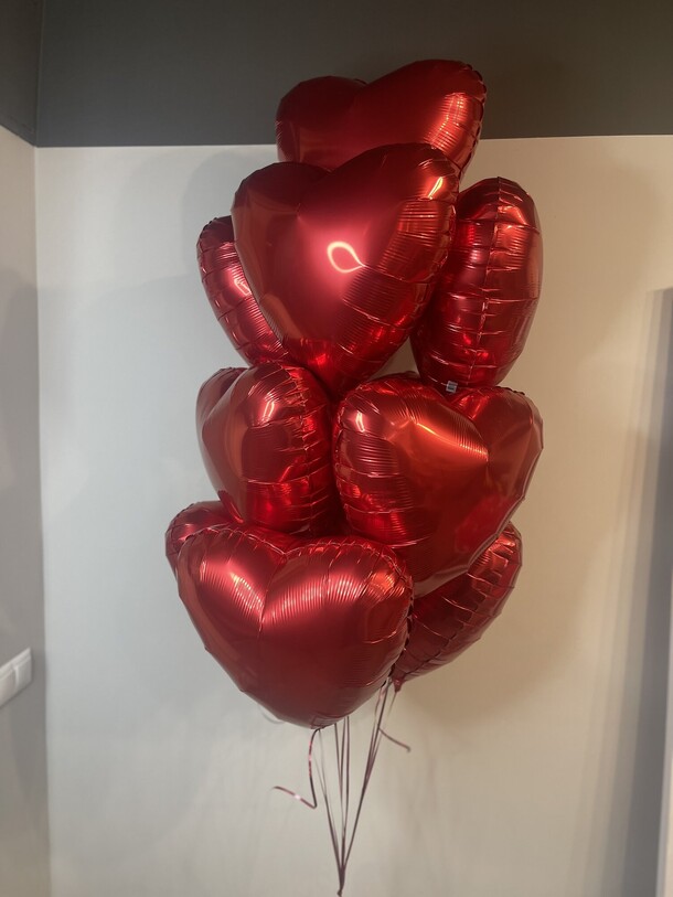 Фольгированые красные сердца ♥️, артикул F1379647 - 7500 рублей, доставка по городу. Flawery - доставка цветов