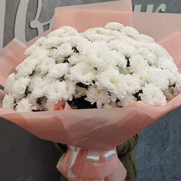 Букет из 25 хризантем, артикул F1482248 - 10500 рублей, доставка по городу. Flawery - доставка цветов